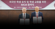 각 대학 이원규총장과 김영총장의 협약 후 사진촬영